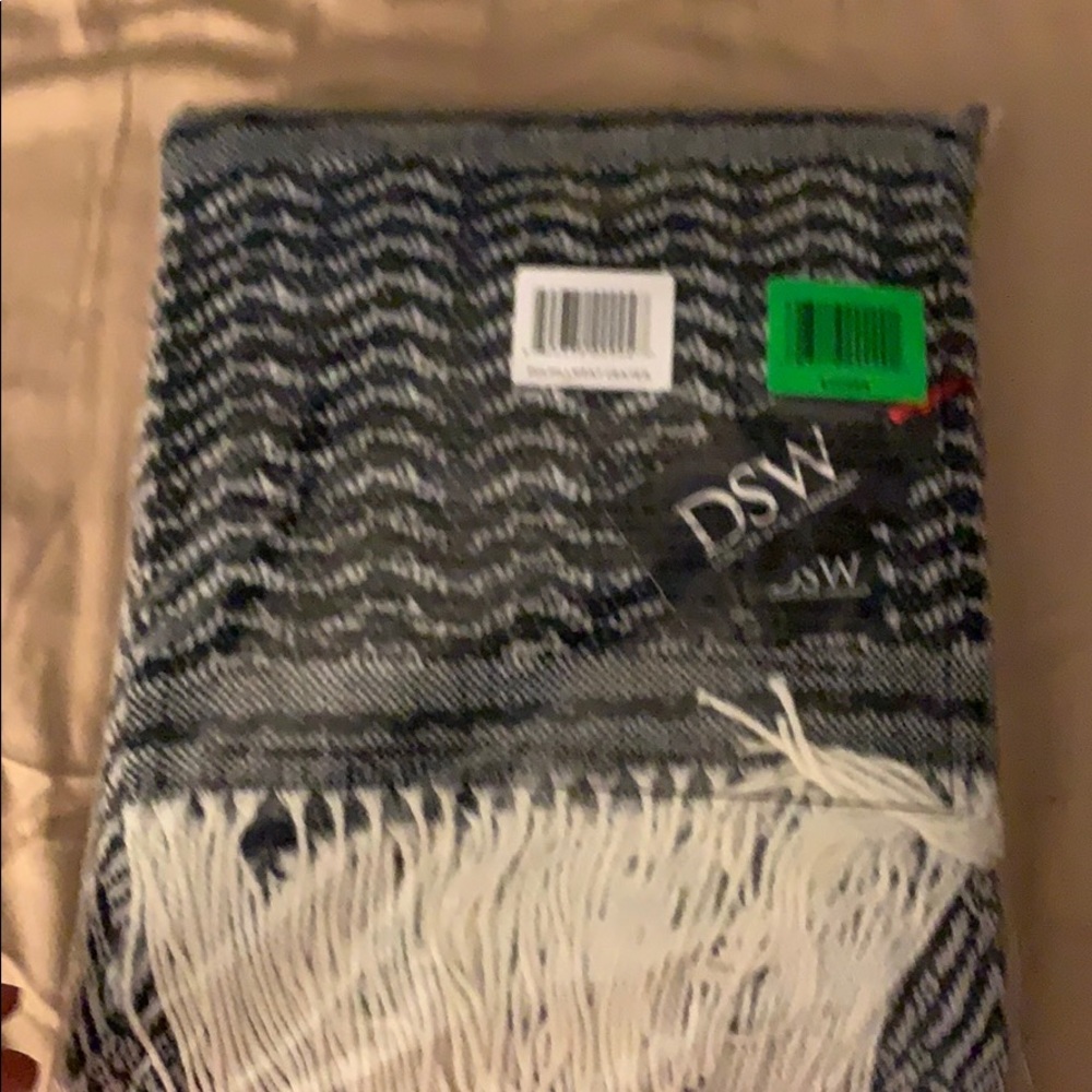 Brand New DSW Grey/White Blanket/Scrave